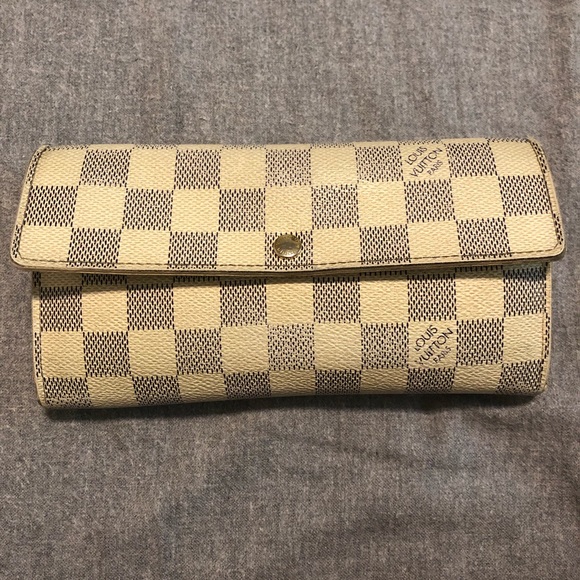 Louis Vuitton Handbags - LOUiS VUiTTON WALLET
